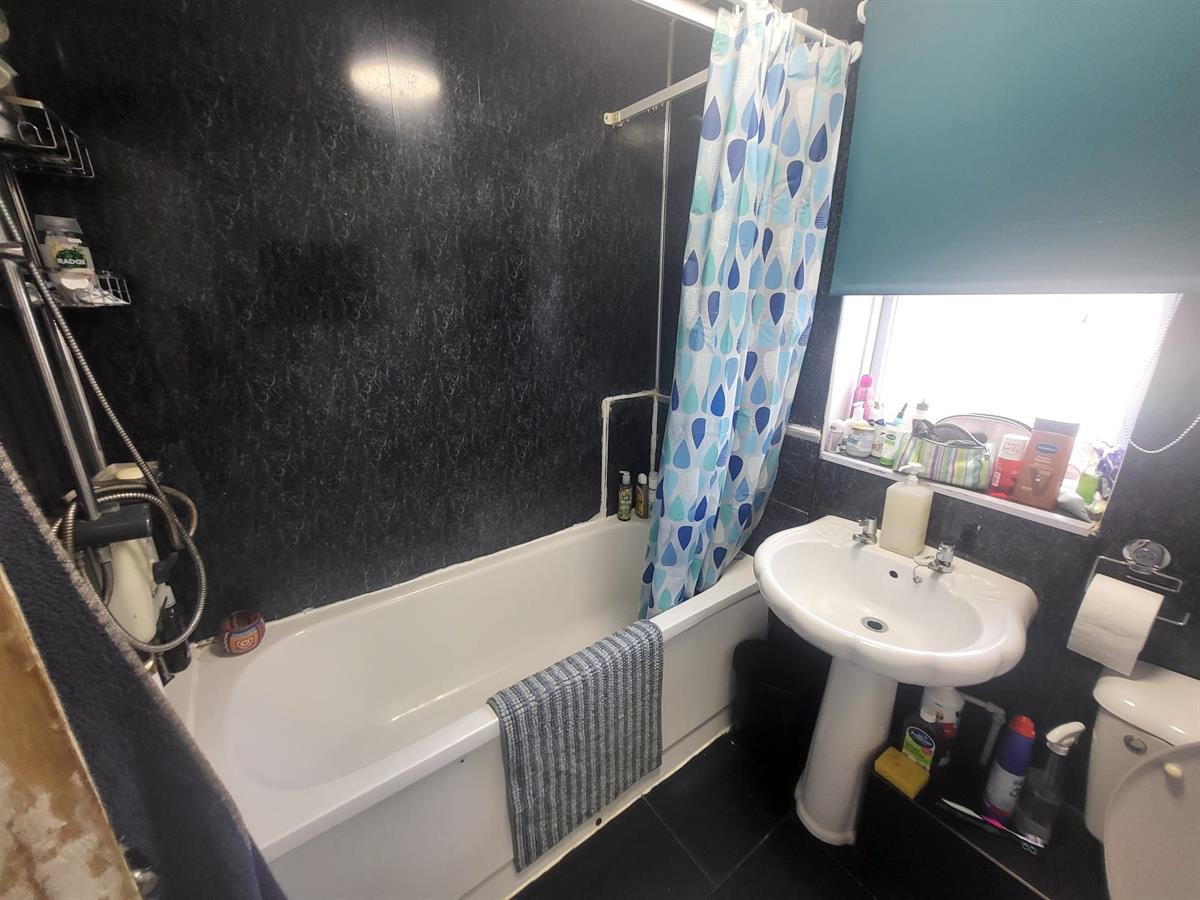 Flat Leasowe Road in Sandwell