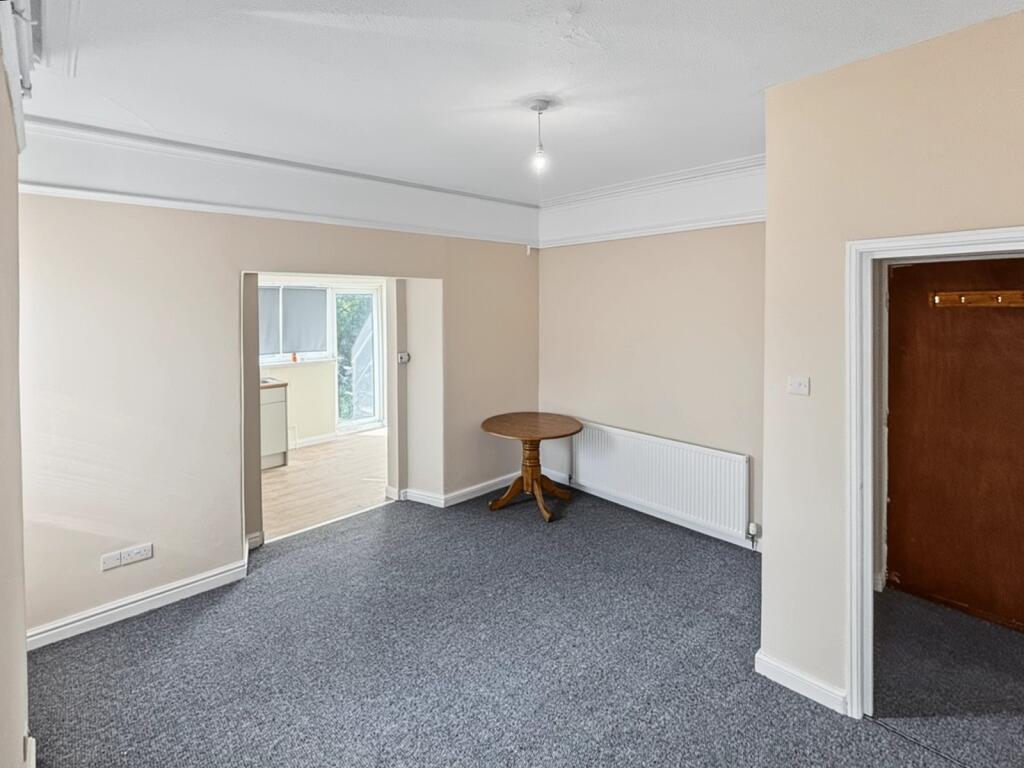 Flat Clytha Square in Newport