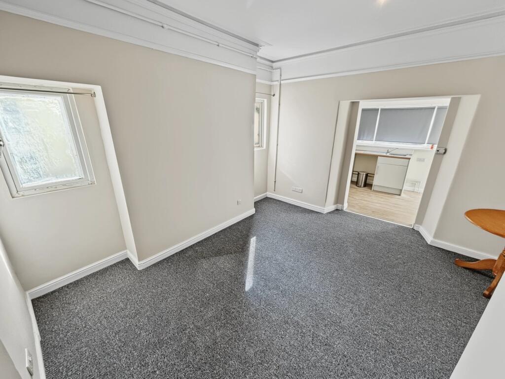 Flat Clytha Square in Newport