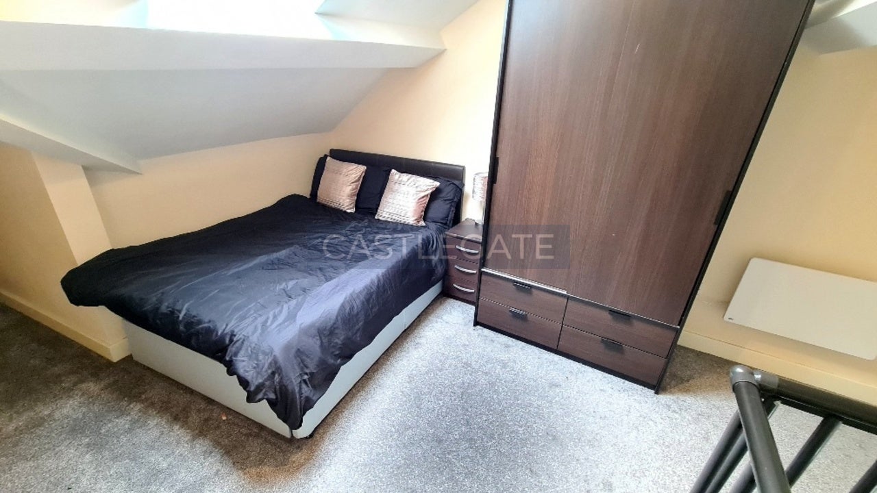 Flat New Street in Kirklees