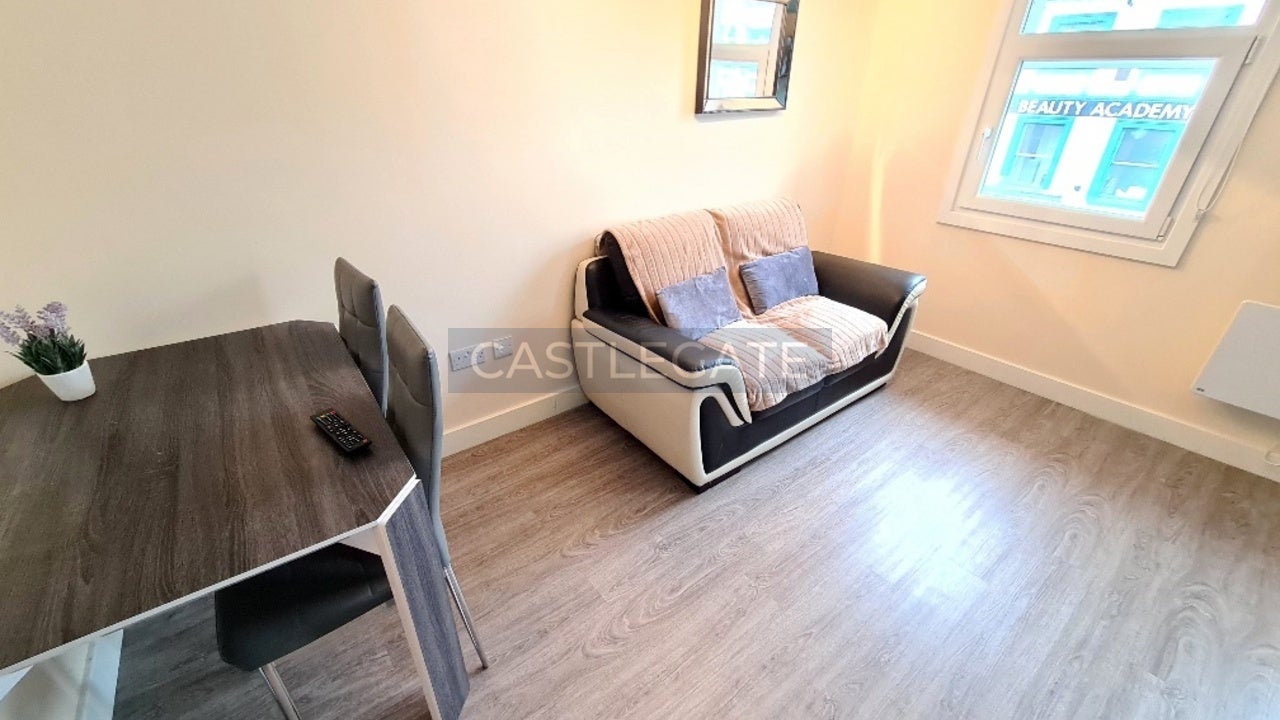 Flat New Street in Kirklees