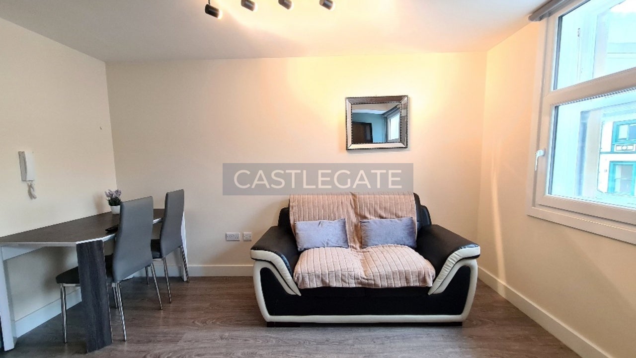 Flat New Street in Kirklees