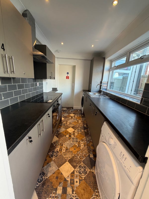 Room Thoresby Street in Ashfield