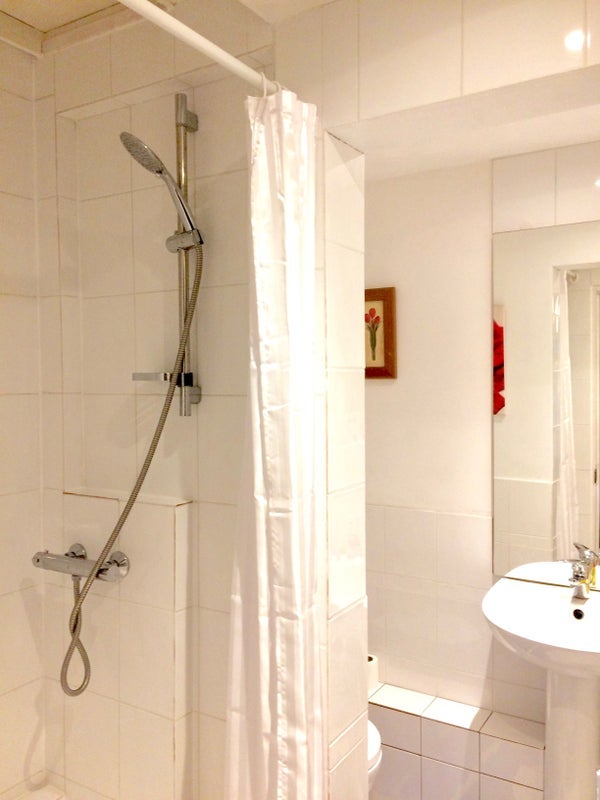 Flat Dyers Lane in Greater London