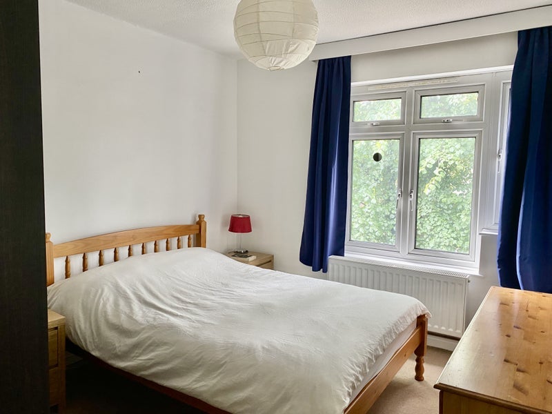 Flat Dyers Lane in Greater London
