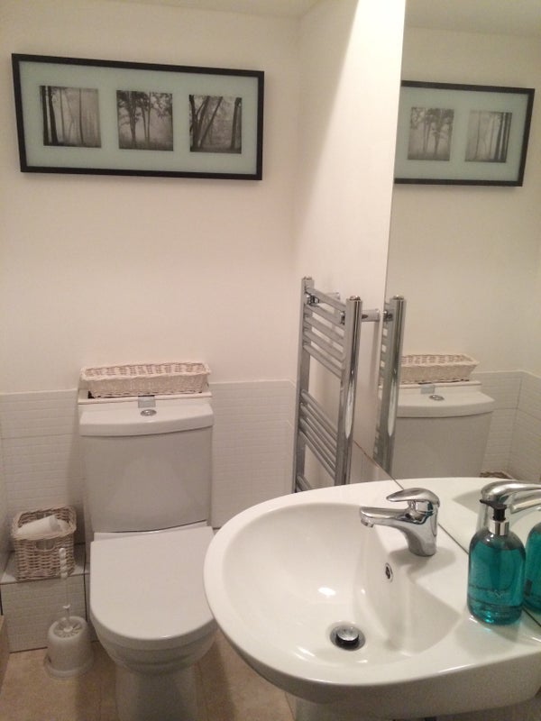 Flat Dyers Lane in Greater London