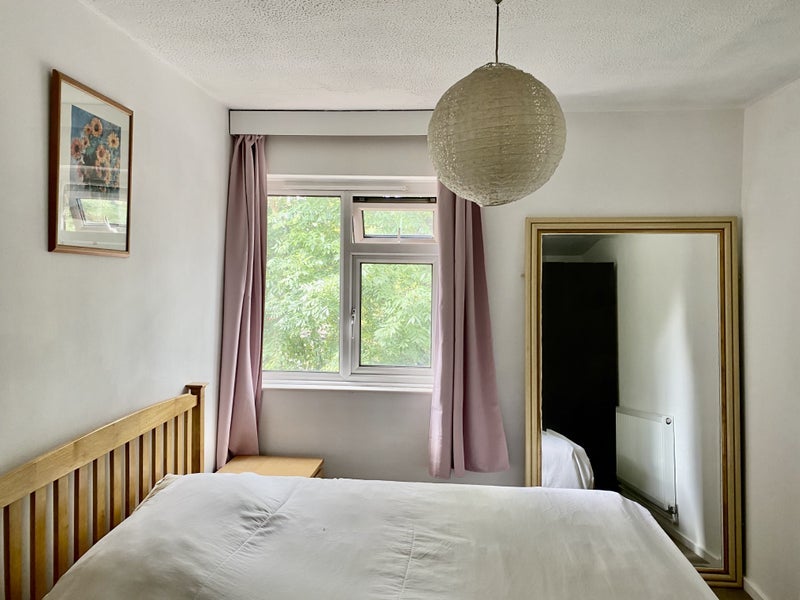 Flat Dyers Lane in Greater London