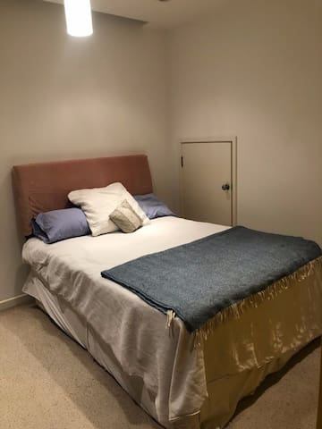 Room Falkland Road in Greater London