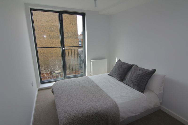 Room Bermondsey Street in Greater London