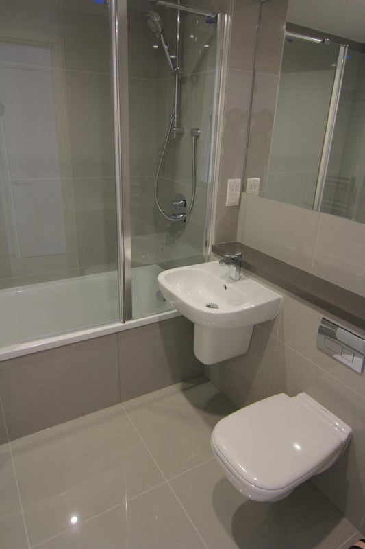 Room Bermondsey Street in Greater London