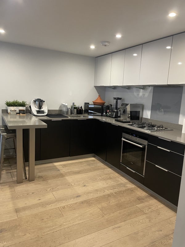Room Bermondsey Street in Greater London