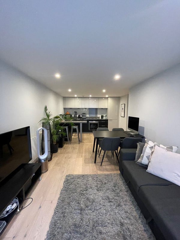 Room Bermondsey Street in Greater London