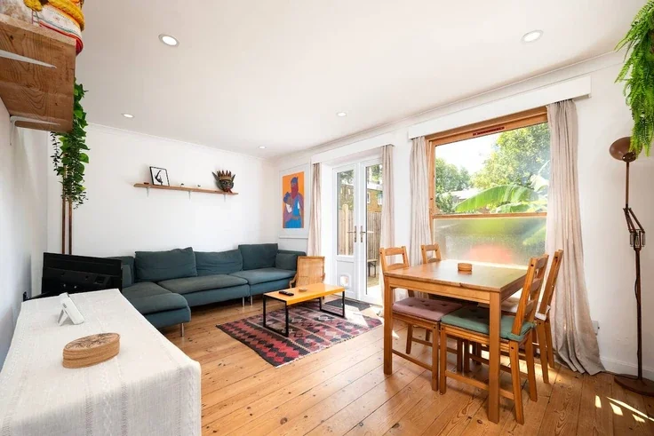 House Rochemont Walk in Greater London