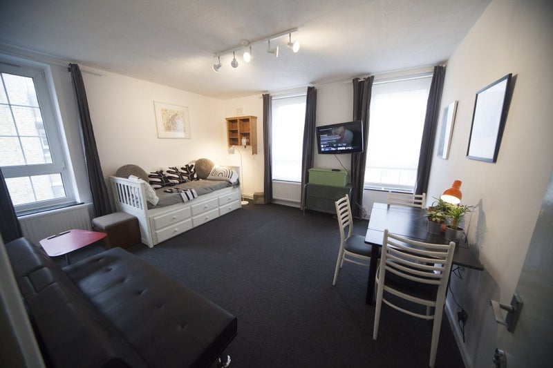 Room Watts Street in Greater London