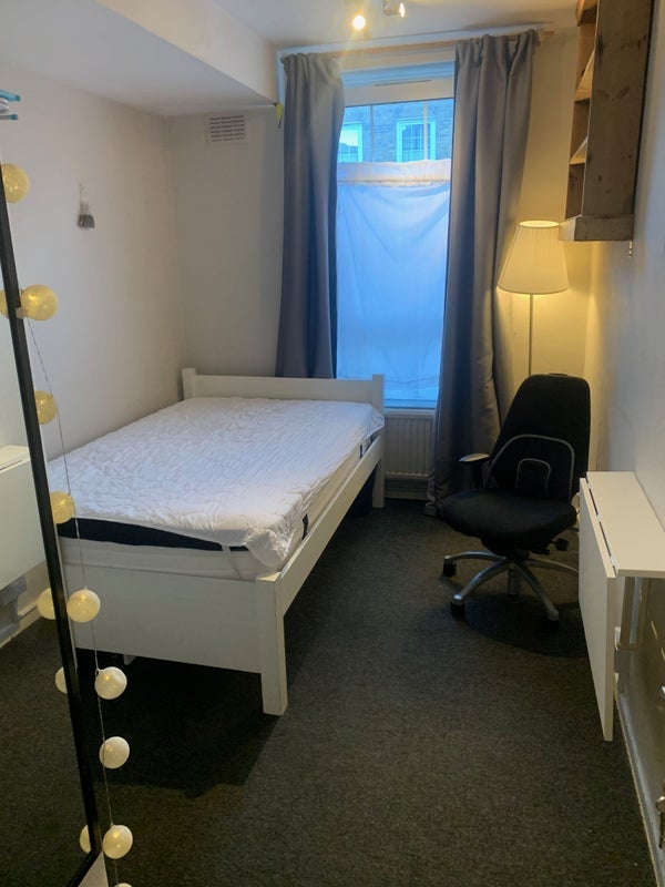 Room Watts Street in Greater London
