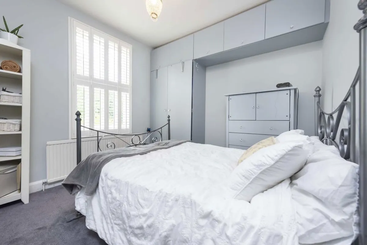 Flat Waldegrave Road in Greater London