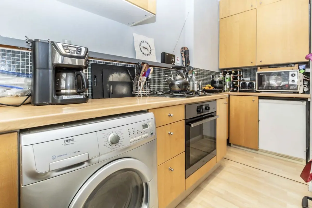 Flat Waldegrave Road in Greater London