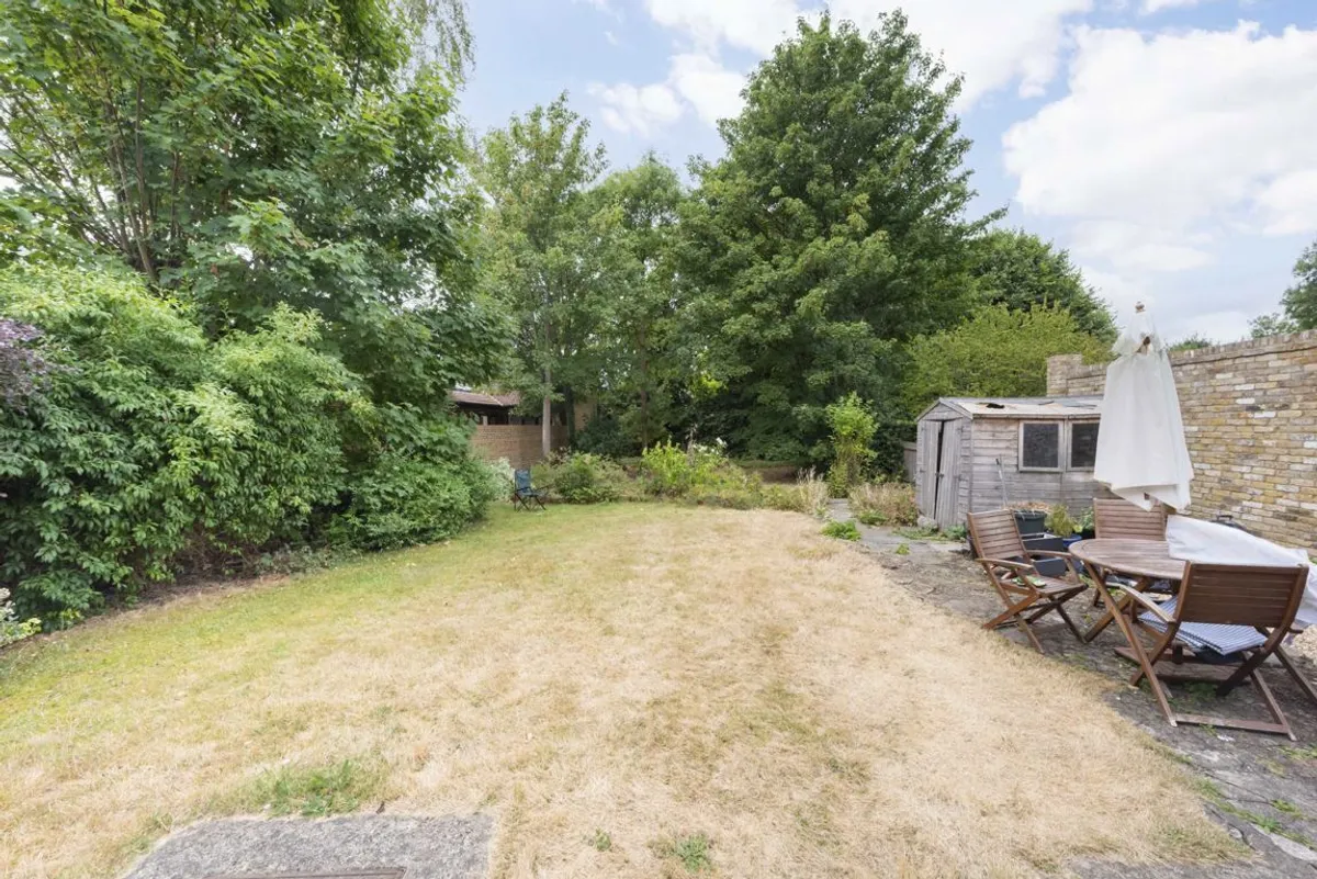 Flat Waldegrave Road in Greater London