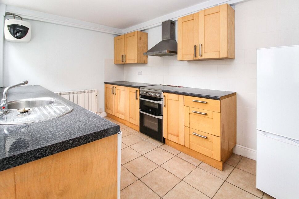 Flat Faberstown Lay-by in Test Valley