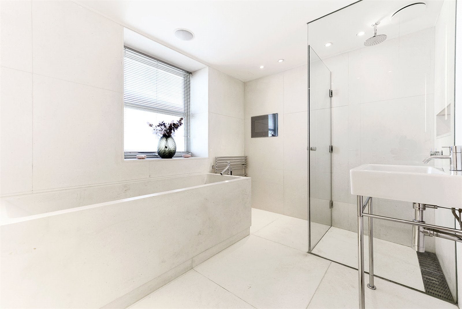 Flat Boydell Court in Greater London