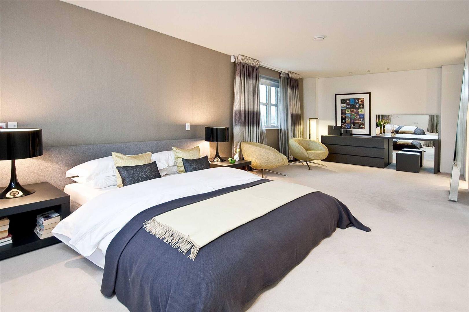 Flat Boydell Court in Greater London