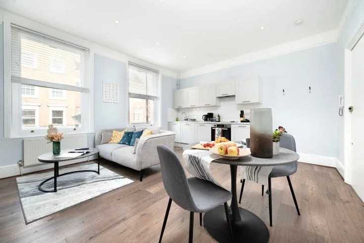 Flat Goodge Street in Greater London