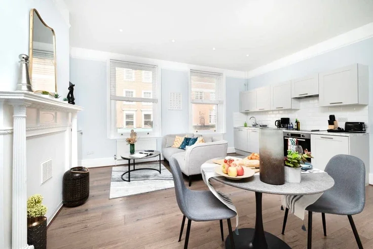 Flat Goodge Street in Greater London