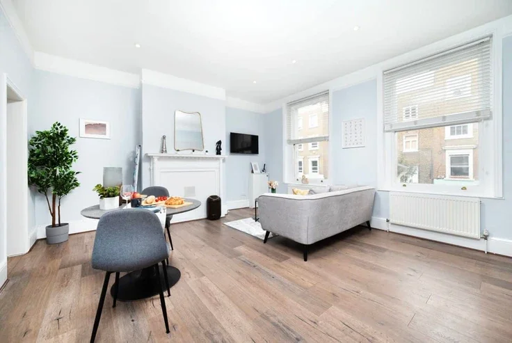 Flat Goodge Street in Greater London