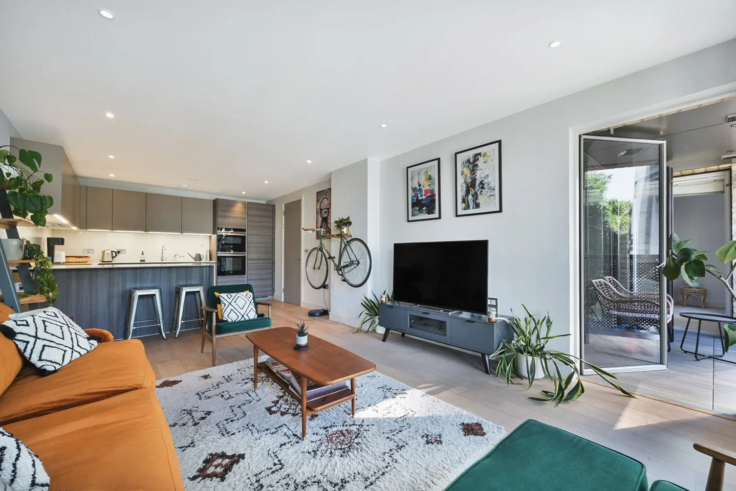 Flat Bunhill Row in Greater London