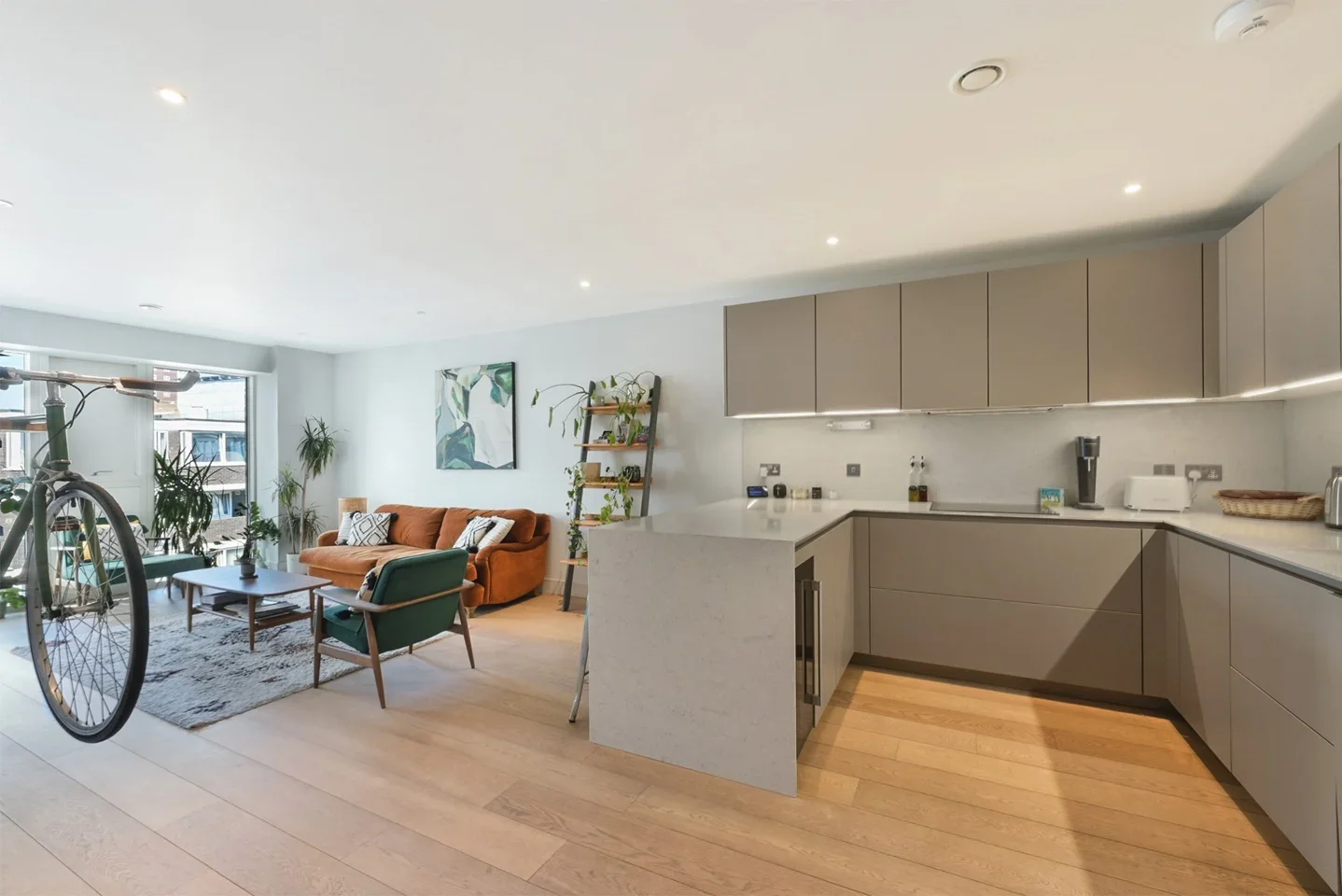 Flat Bunhill Row in Greater London