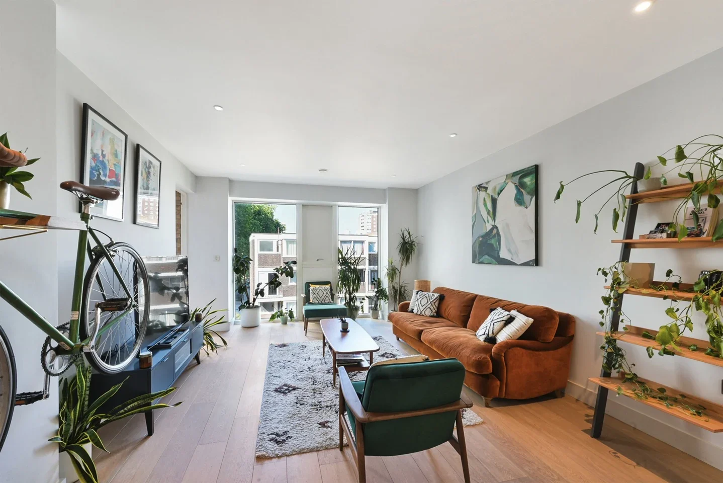 Flat Bunhill Row in Greater London