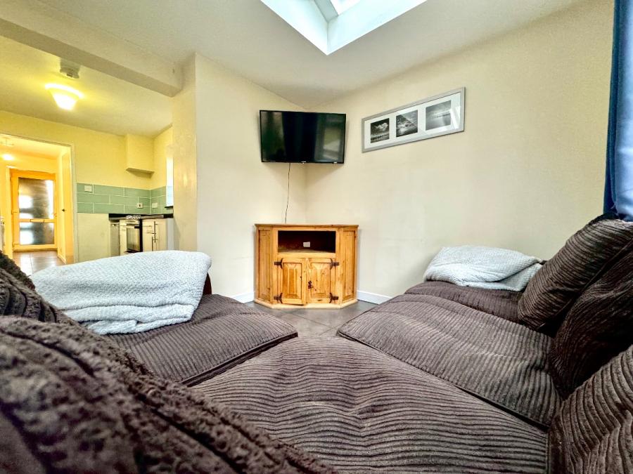 Room Tenterden Drive in Canterbury