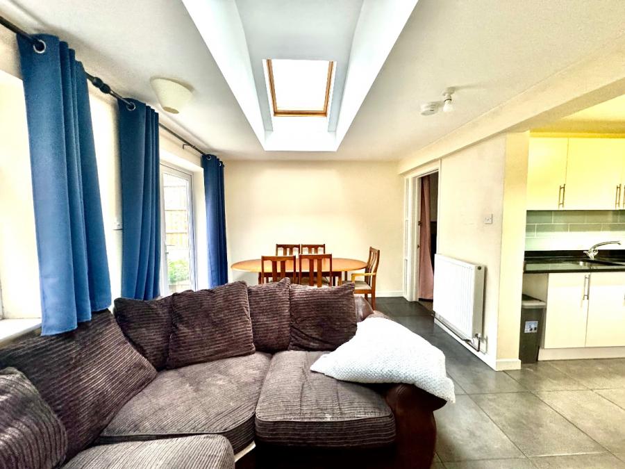 Room Tenterden Drive in Canterbury