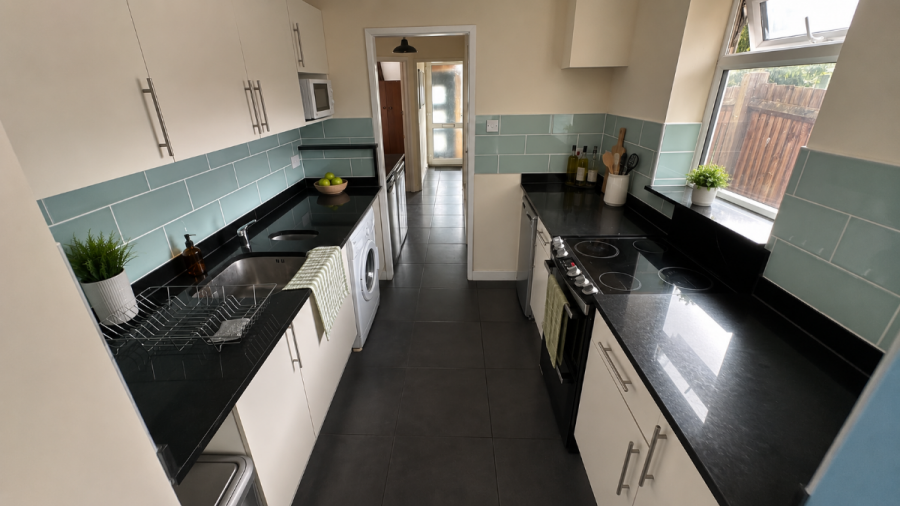 Room Tenterden Drive in Canterbury