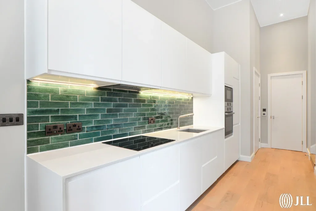 Flat Sugar House Lane in Greater London