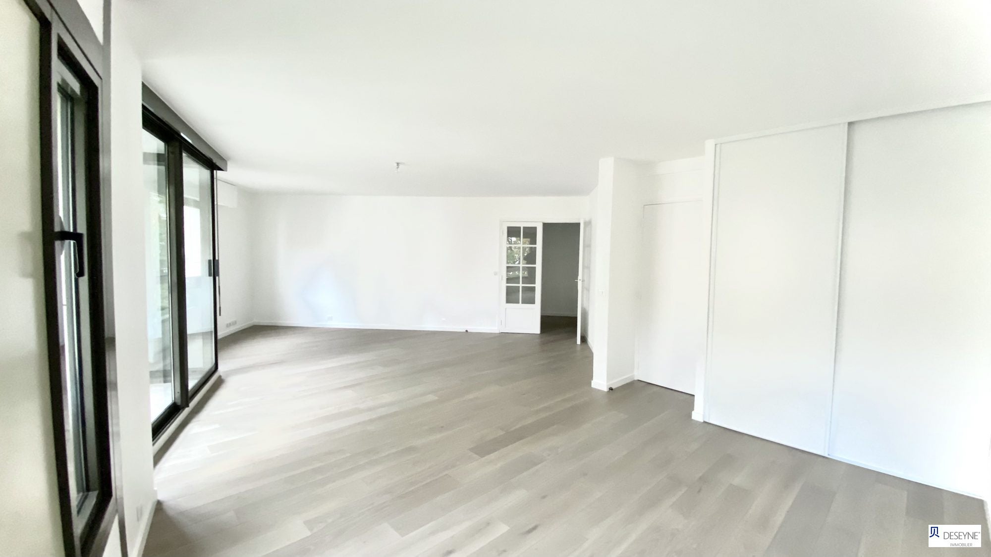 Flat Rue d'Arsonval in Paris