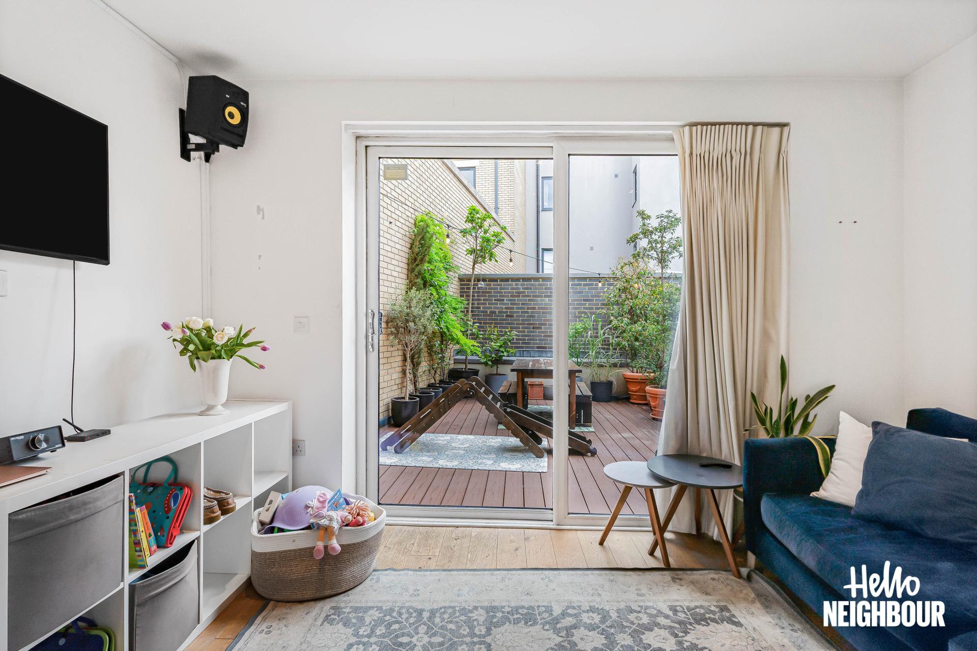 Flat Hoxton Street in Greater London