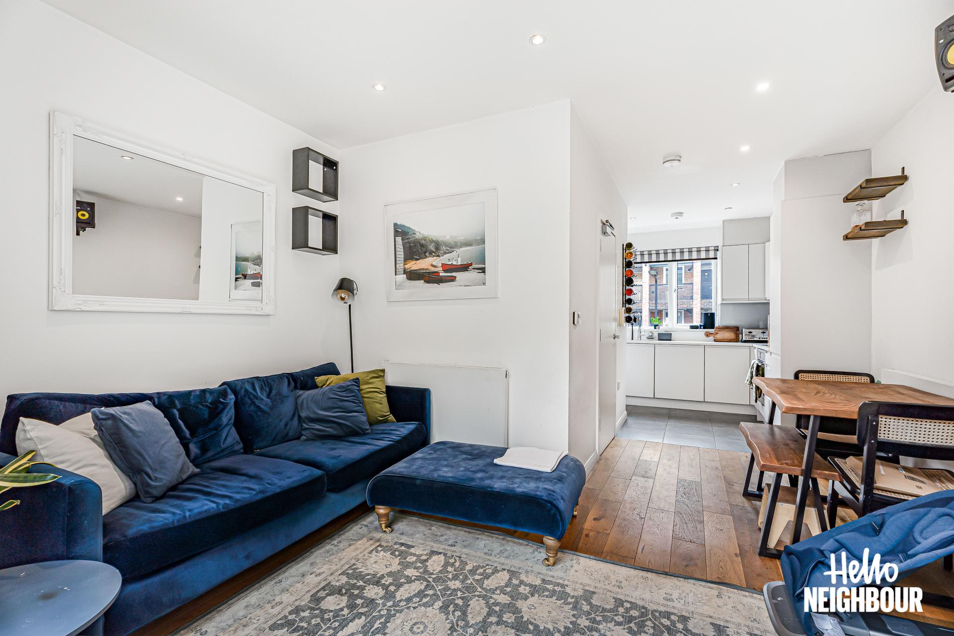 Flat Hoxton Street in Greater London
