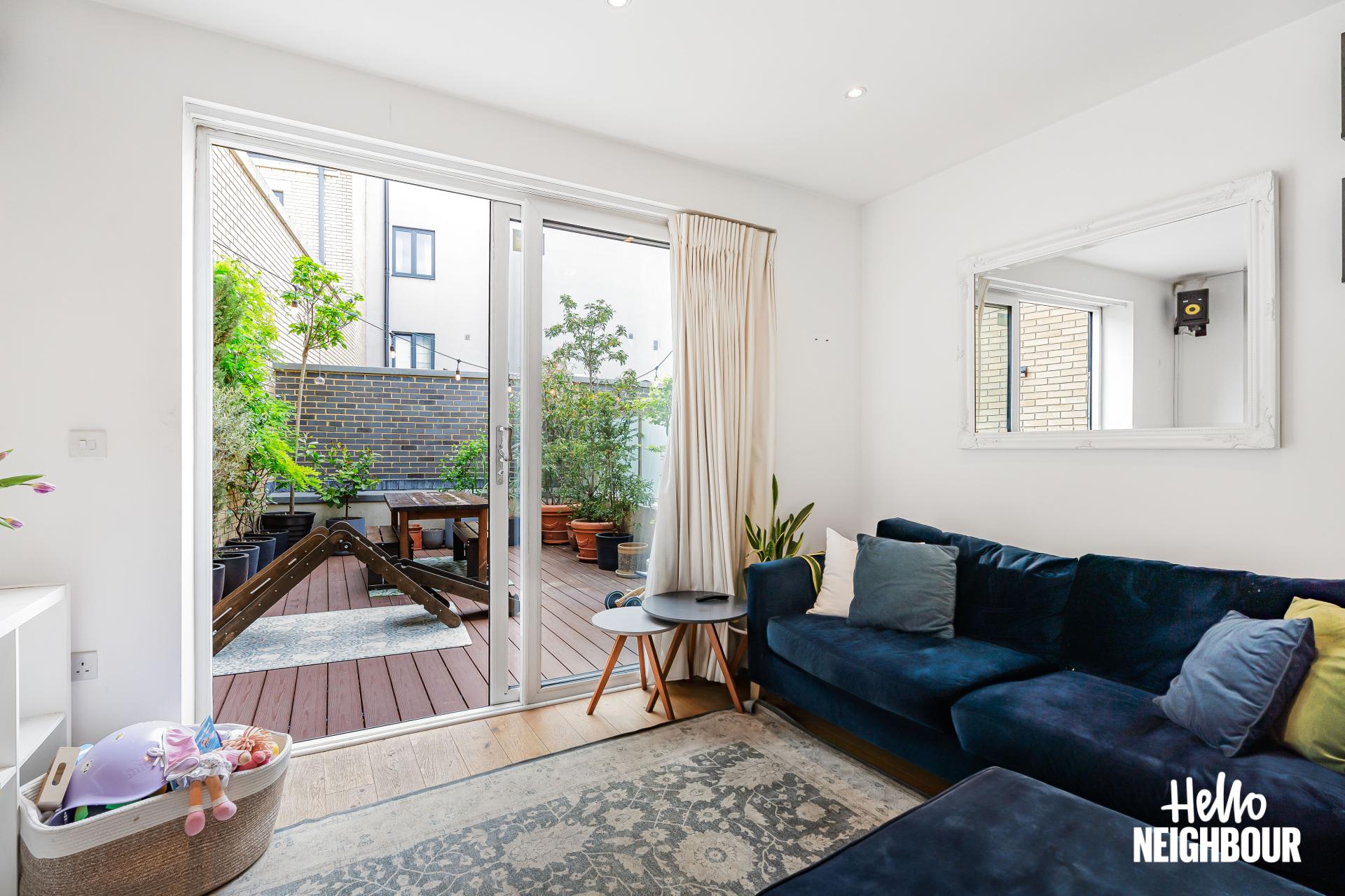 Flat Hoxton Street in Greater London