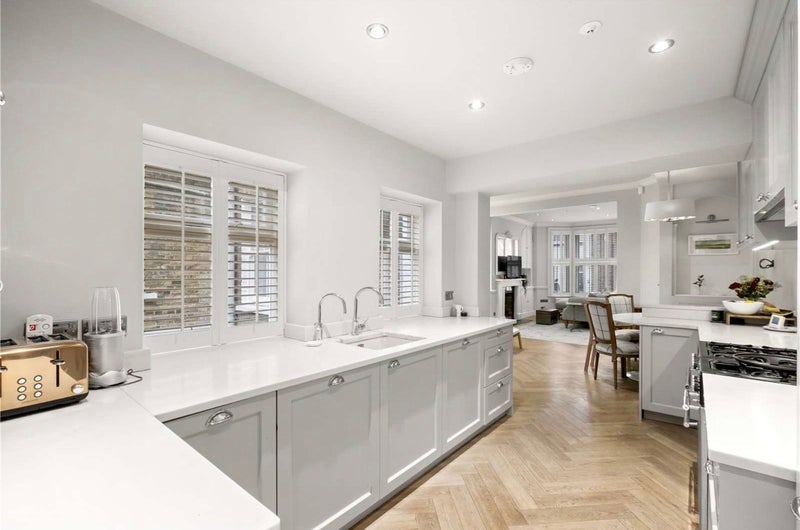 Room Lots Road in Greater London