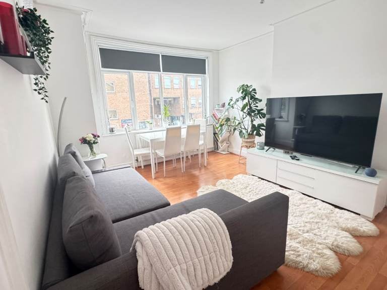 Flat Greenhill Road in Greater London