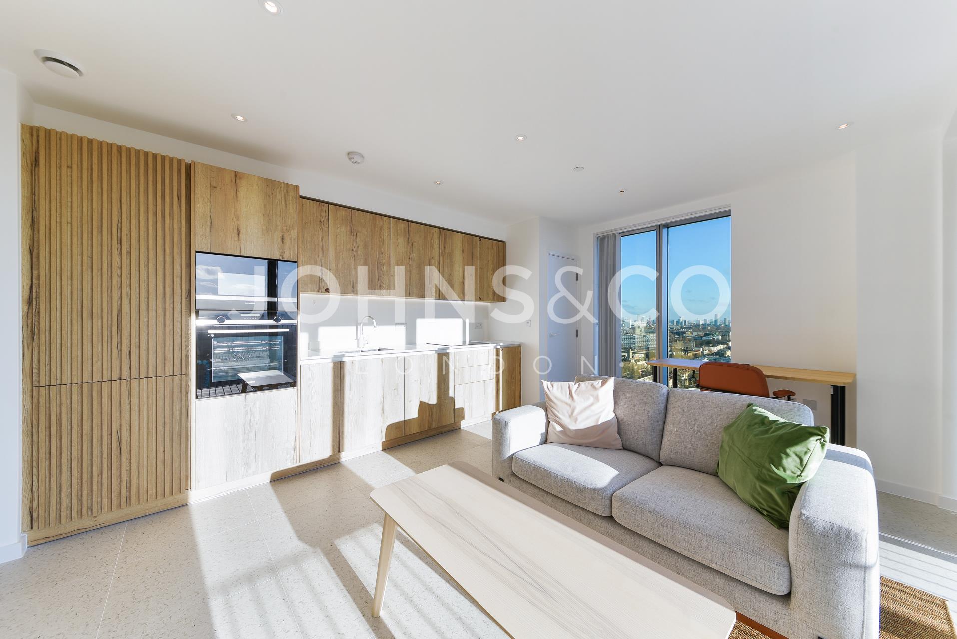 Flat Cendal Crescent in Greater London