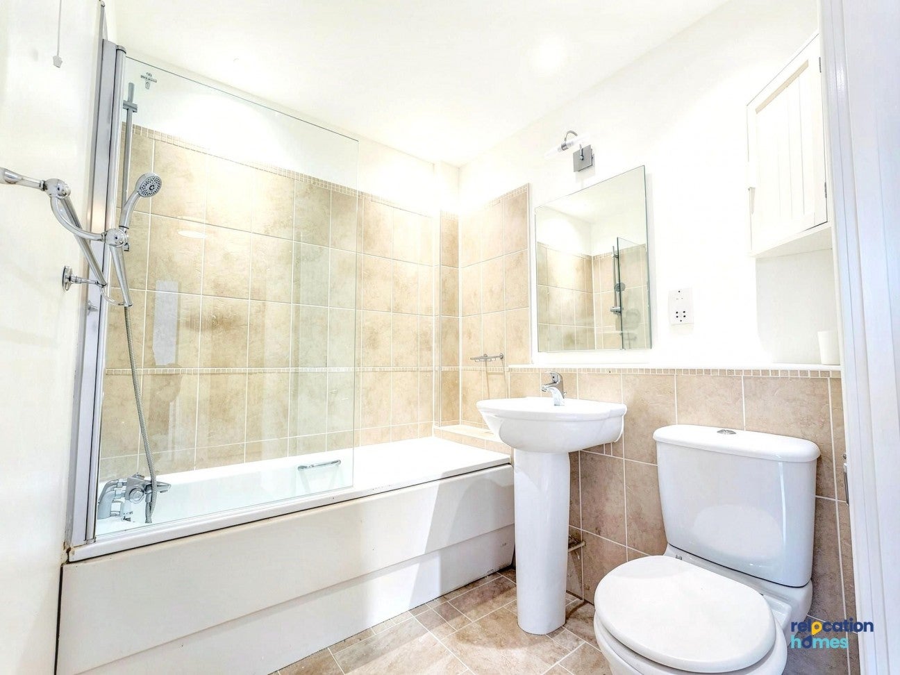 Flat Ottawa Court in Broxbourne
