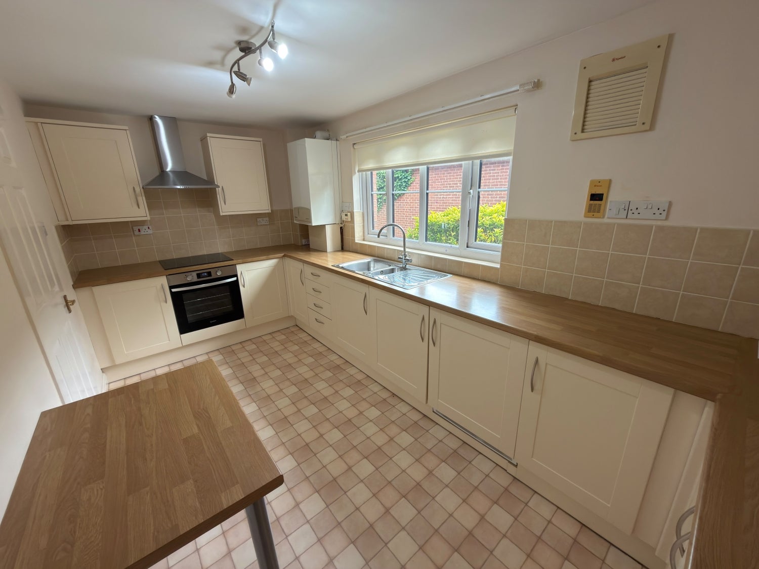 Flat Four Winds Court in Hartlepool