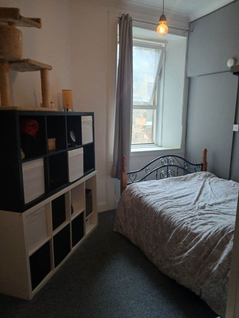 Flat Haldane Lane in Glasgow