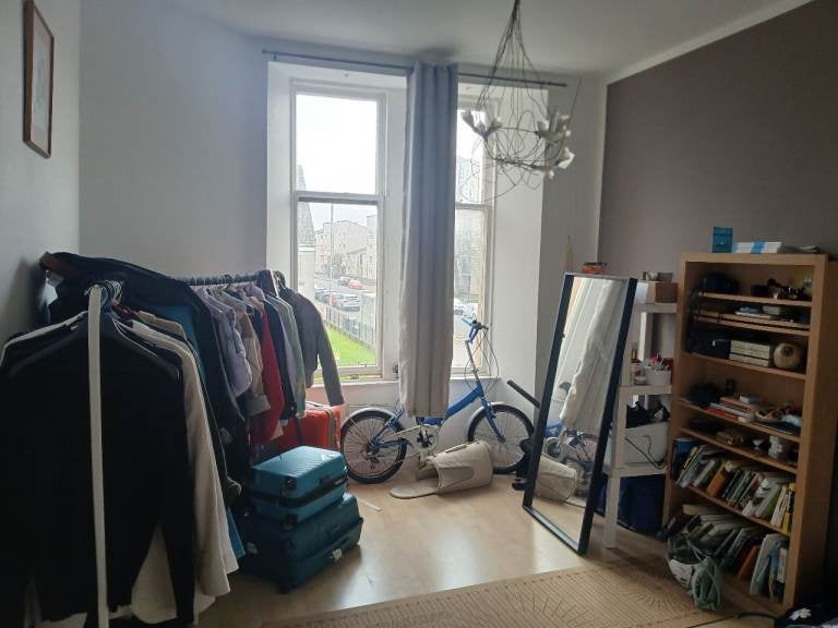 Flat Haldane Lane in Glasgow
