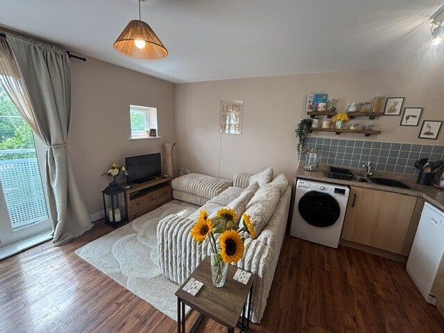 Flat Arnold Road in Bristol