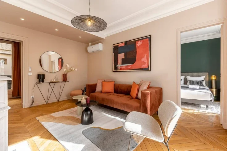 Flat Avenue de Wagram in Paris