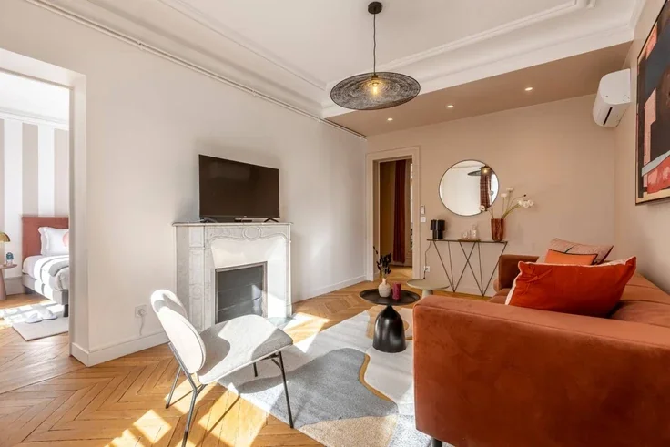 Flat Avenue de Wagram in Paris