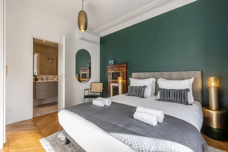 Flat Avenue de Wagram in Paris